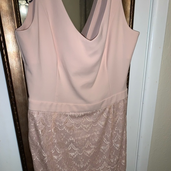 Light pink lace bodycon dress - Picture 1 of 3